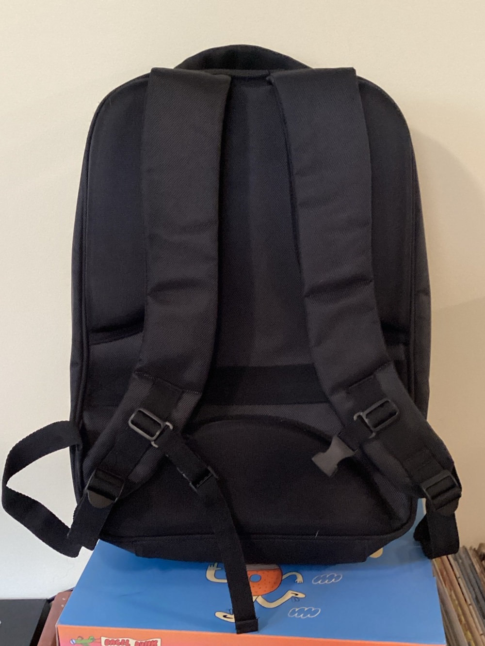 Snap-On Silver Hard-Shell Ribbed laptop Backpack for Men - Picture 2 of 3